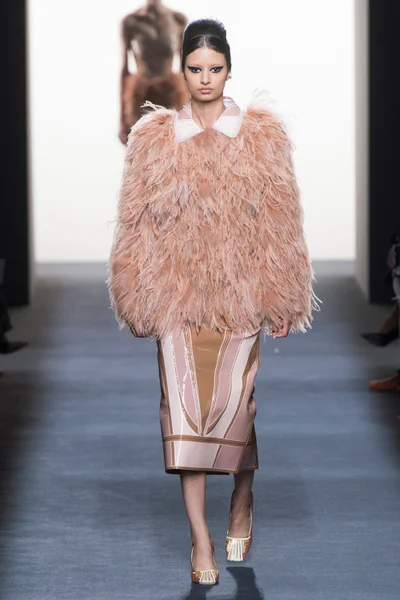 Look 16